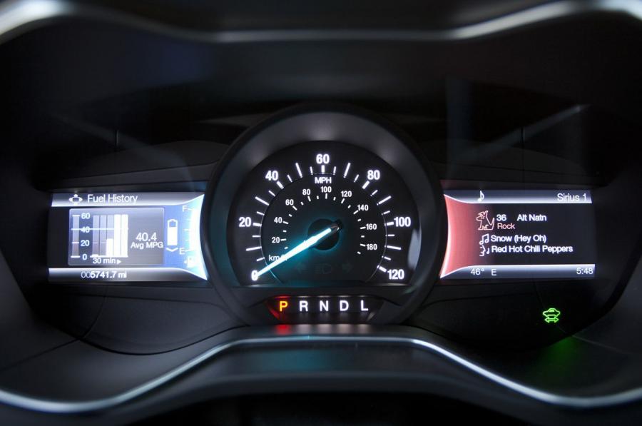  Ford Fusion Hybrid SE 2013 года  (фото 11 из 26)
